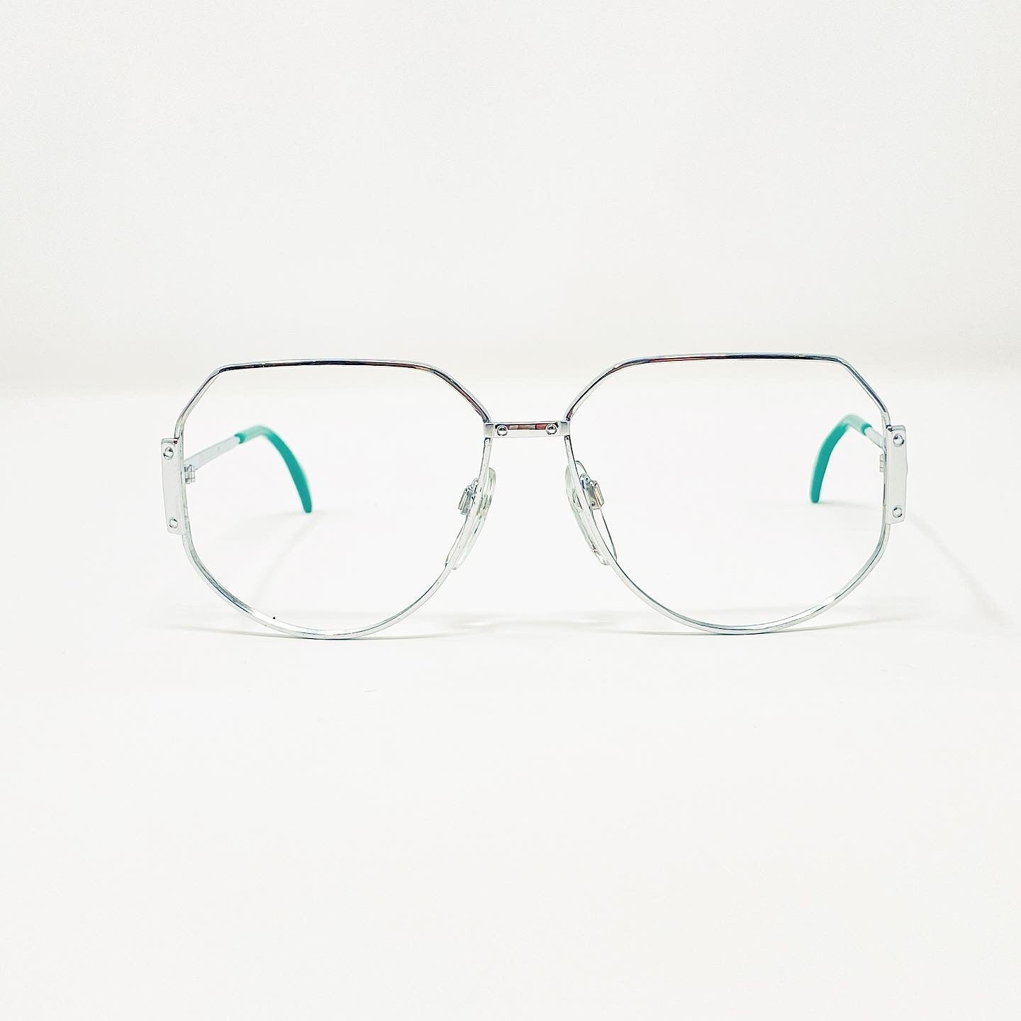 Silhouette M6058