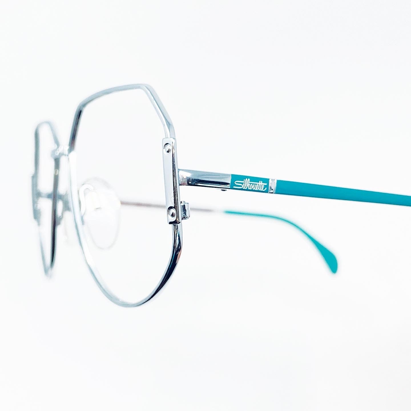 Silhouette M6058